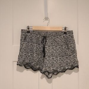 Aeropostale Black and White Short Shorts XL